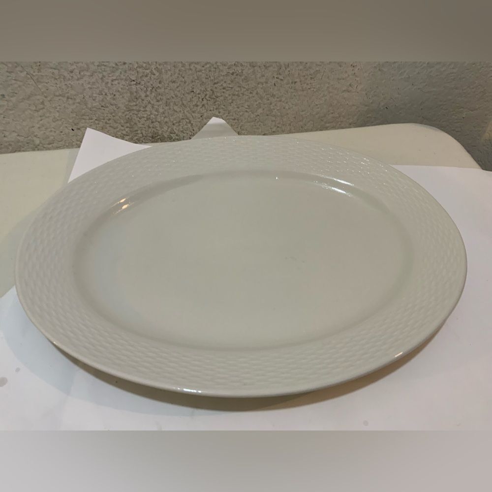 TableTops Unlimited Gallery Capri White Basketweave Oval Serving Platter 14”